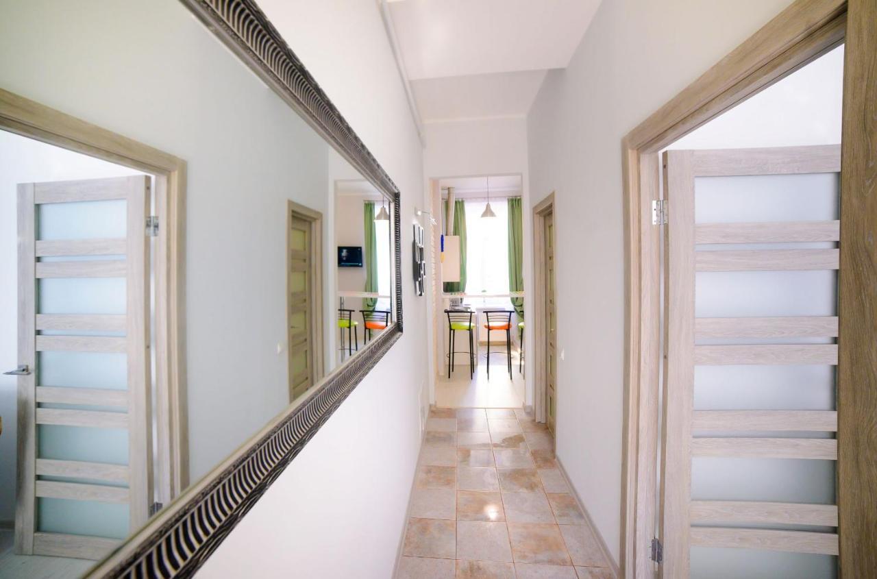 Modern Apartment In Old City Center Leópolis Exterior foto
